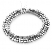 Koraliki Syntetyczny Hematyt, Niemagnetyczny, Srebrny, 3x3x3mm, około 135szt/43cm/sznur (13WB11301)