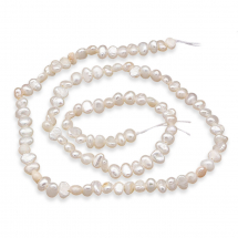 Перли Натуральний Прісноводний, Білий, 4-6х3-4х2-3мм, Отвір 0.2мм, близько 90шт/35см/нитка (13WB27154)