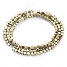 Koraliki Syntetyczne Hematyt, Niemagnetyczne, Kostka, Jasnozłote, 3x3x3mm, ok.135szt/38cm/sznur (13WB29098)