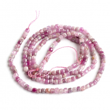 Намистини Натуральний Червоний Корунд/Рубін Кубики Гранені, 2х2х2мм, Отвір 0.6мм, близько 173шт/37см/нитка, (13WB31624)