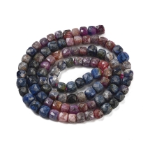 Koraliki Kamień Naturalny Czerwony Korund / Rubin i Szafir, Kostki, 4.5-5mm, 78szt/36.5cm/sznur (13WB33197)