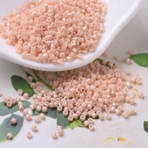 Бісер Японський MIYUKI Delica DB0207 11/0, Opaque Tea Rose Luster, близько 2000шт/10г (13WB33585)