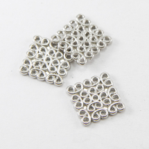 Zawieszka Łącznik 15x15x1.5mm Otwór 1.5mm Kolor: Platynowy 20szt (2WB28234)