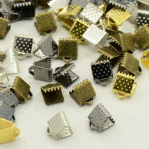 Końcówki Zaciskowe do Taśm Żelazo 6x6x5mm Kolor: Miks kolorów 50szt (2WB29409)