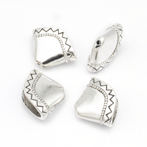 Конус Шапочки для Бусин з Металу, Колір: Античне Срібло, Розмір: 17х23х8мм, Отвір 1.5мм, (13WB16781)