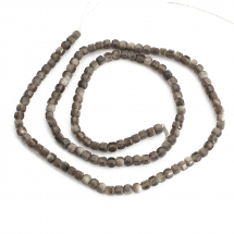 Намистини Натуральний Сріблястий Обсидіан, На нитках, Грані, Куб, Розмір: 3х3х3мм, Отвір 0.6мм, близько 130шт/37см/нитка, (13WB28659)