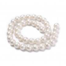 Perły Shell Pearl, Okrągłe, Teksturowane, Biały, 6mm, około 34szt/17cm/sznur (13WB27403)