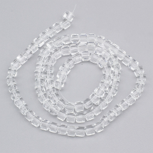 Koraliki Szklane Kostki Fasetowane Rozmiar: 4x4x4mm otwór 1mm Kolor: Bezbarwny około 95szt/41cm/nic (13WB28717)